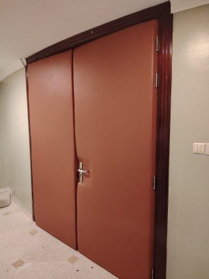 تركيب عازل صوت للباب الدمام