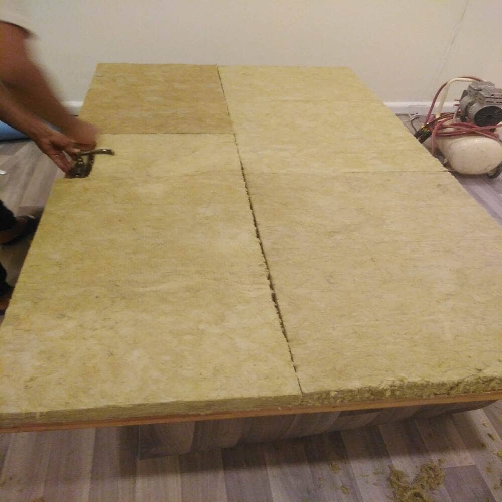 عزل باب الشقة القطيف