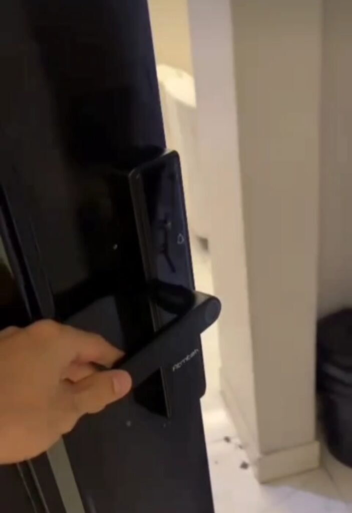 القفل الذكي للابواب