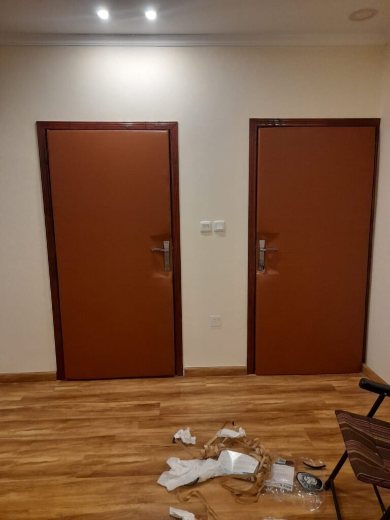 عوازل صوت للأبواب الخشبية