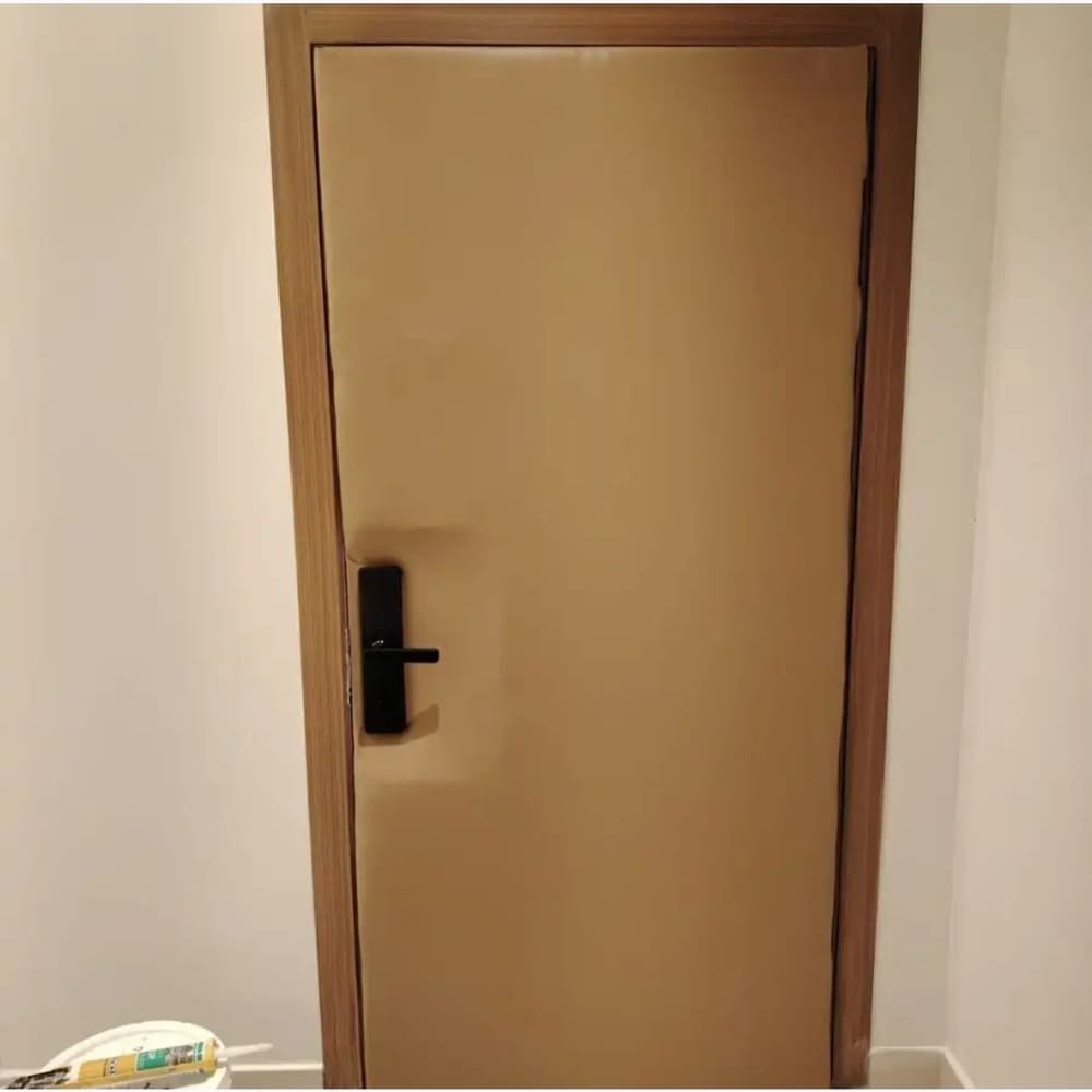 باب عازل للصوت